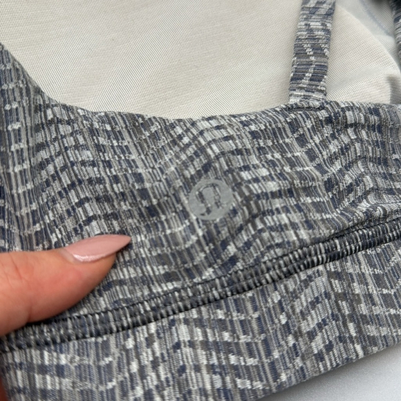 Lululemon Energy Sports Bra 4 Power Luxtreme Arrow Jacquard Silver Spoon Size 8 - Picture 7 of 7